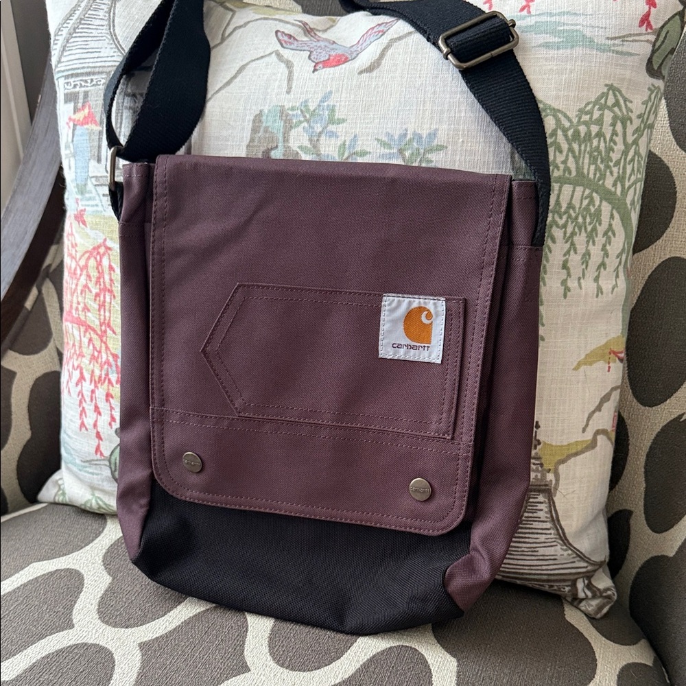 Carhartt Cross Body Snap Bag in Port